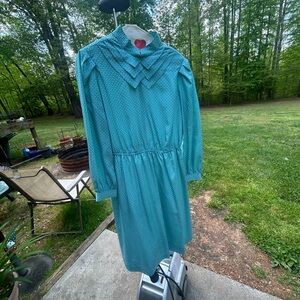 Leslie Fay petite size 14 dress green and white